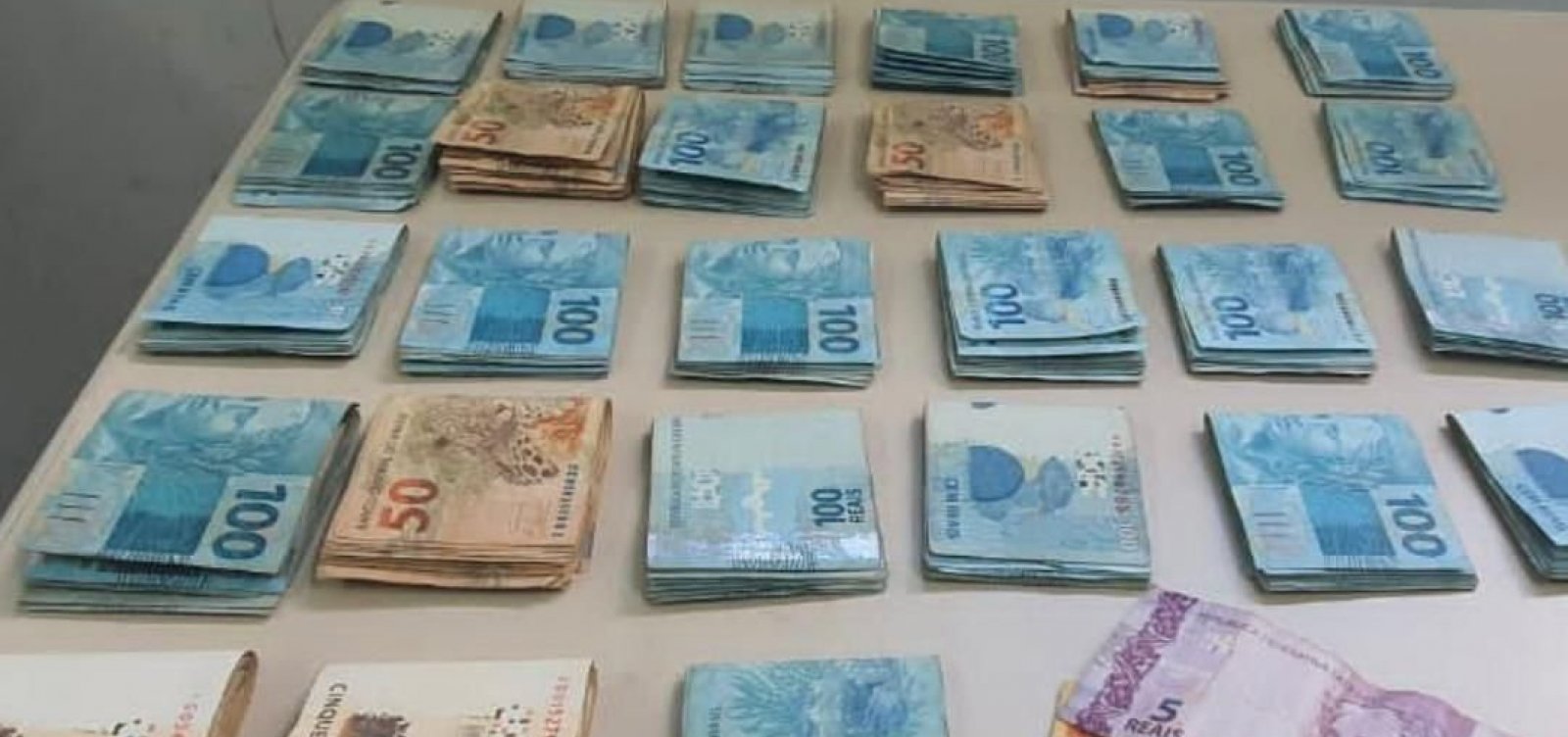 Pol&iacute;cia recupera quase R$ 30 mil roubados em casa de m&eacute;dico 