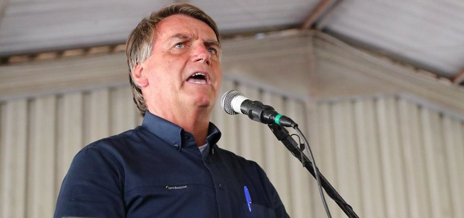 Em meio a protestos de indígenas, Bolsonaro chega a Porto Seguro para celebrar 22 de abril