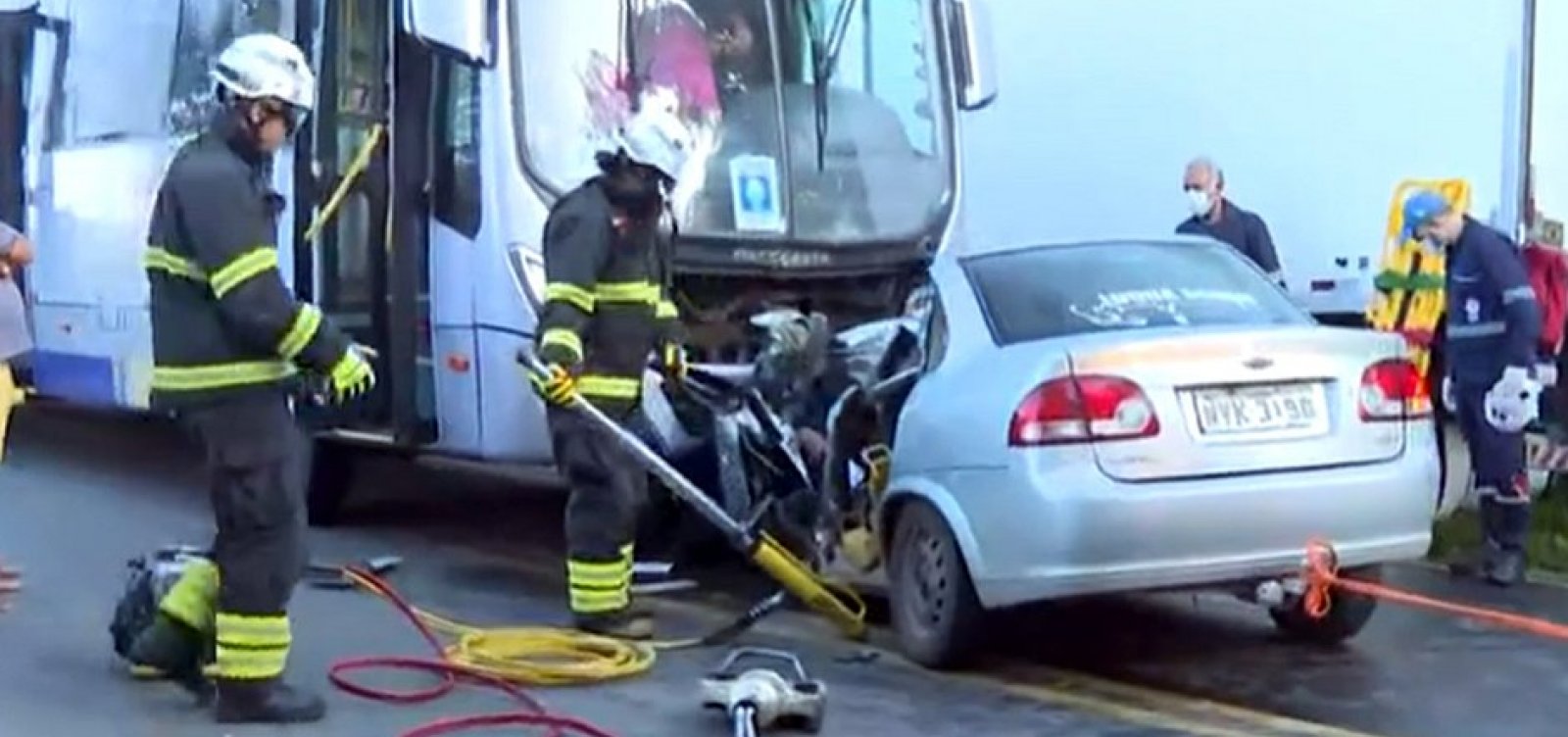 Acidente Entre ônibus E Carro Deixa Dois Feridos Na Br 415 Metro 1