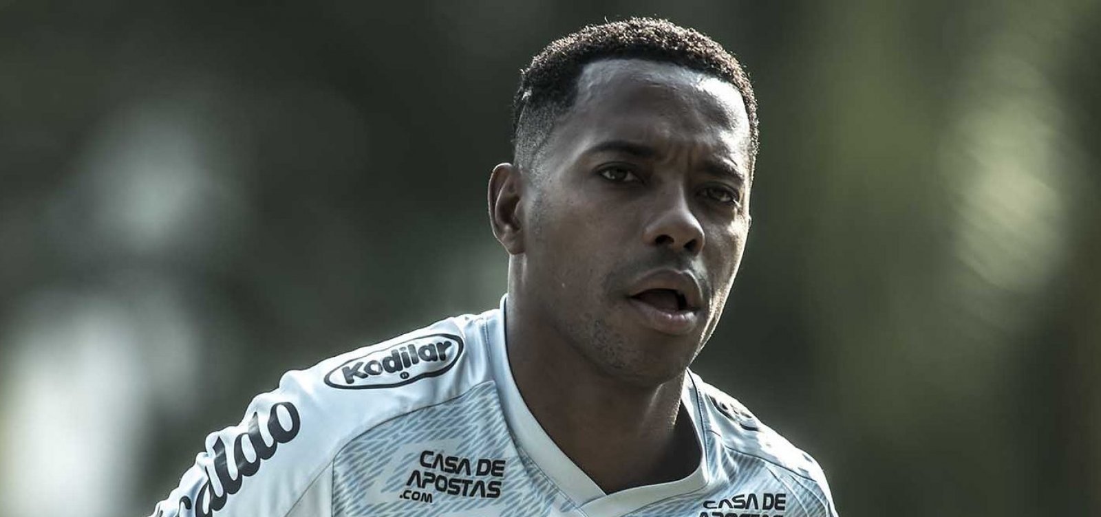 Com veto na extradição, Justiça italiana quer que Robinho cumpra pena no Brasil 