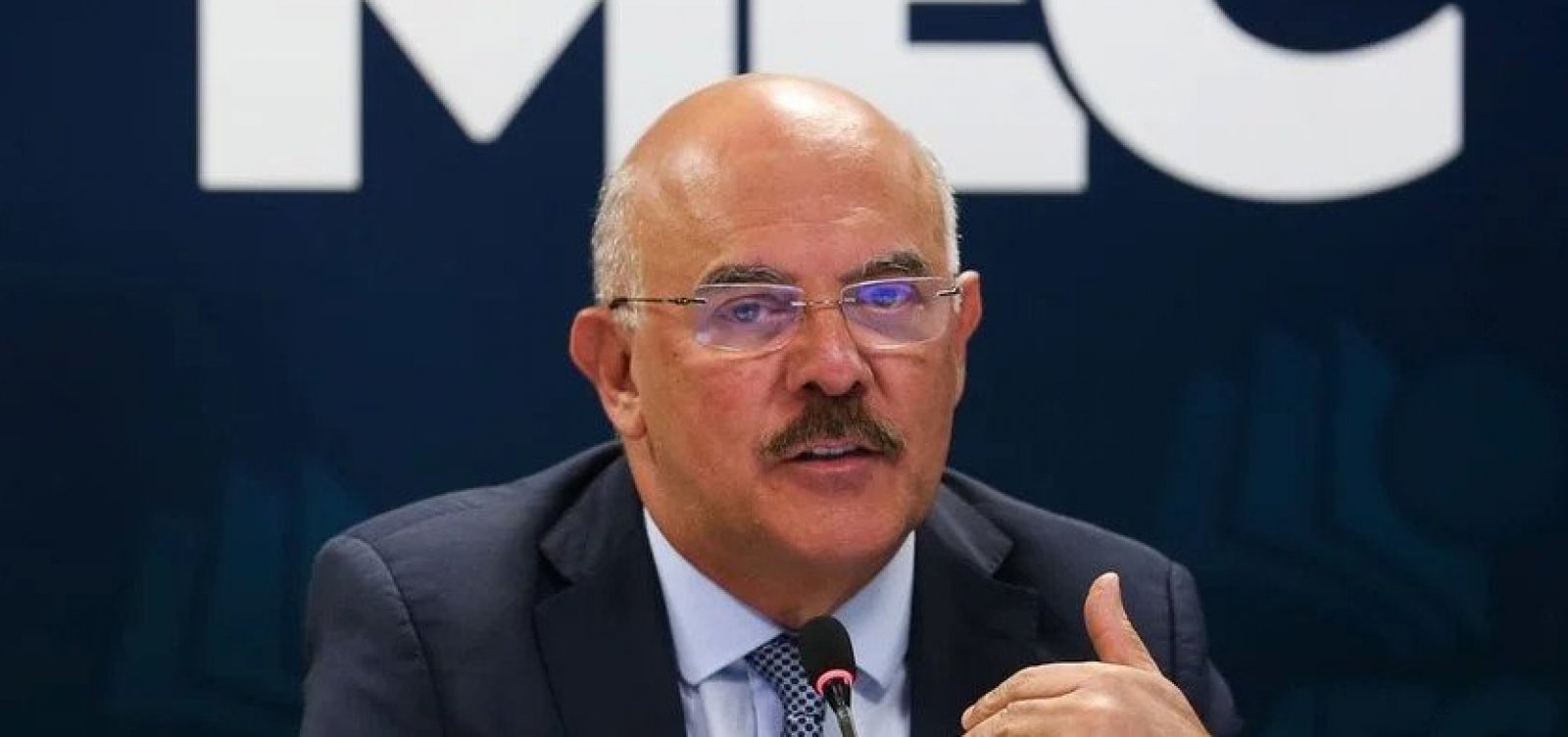 Arma de ex-ministro da Educa&ccedil;&atilde;o dispara em aeroporto de Bras&iacute;lia&nbsp;