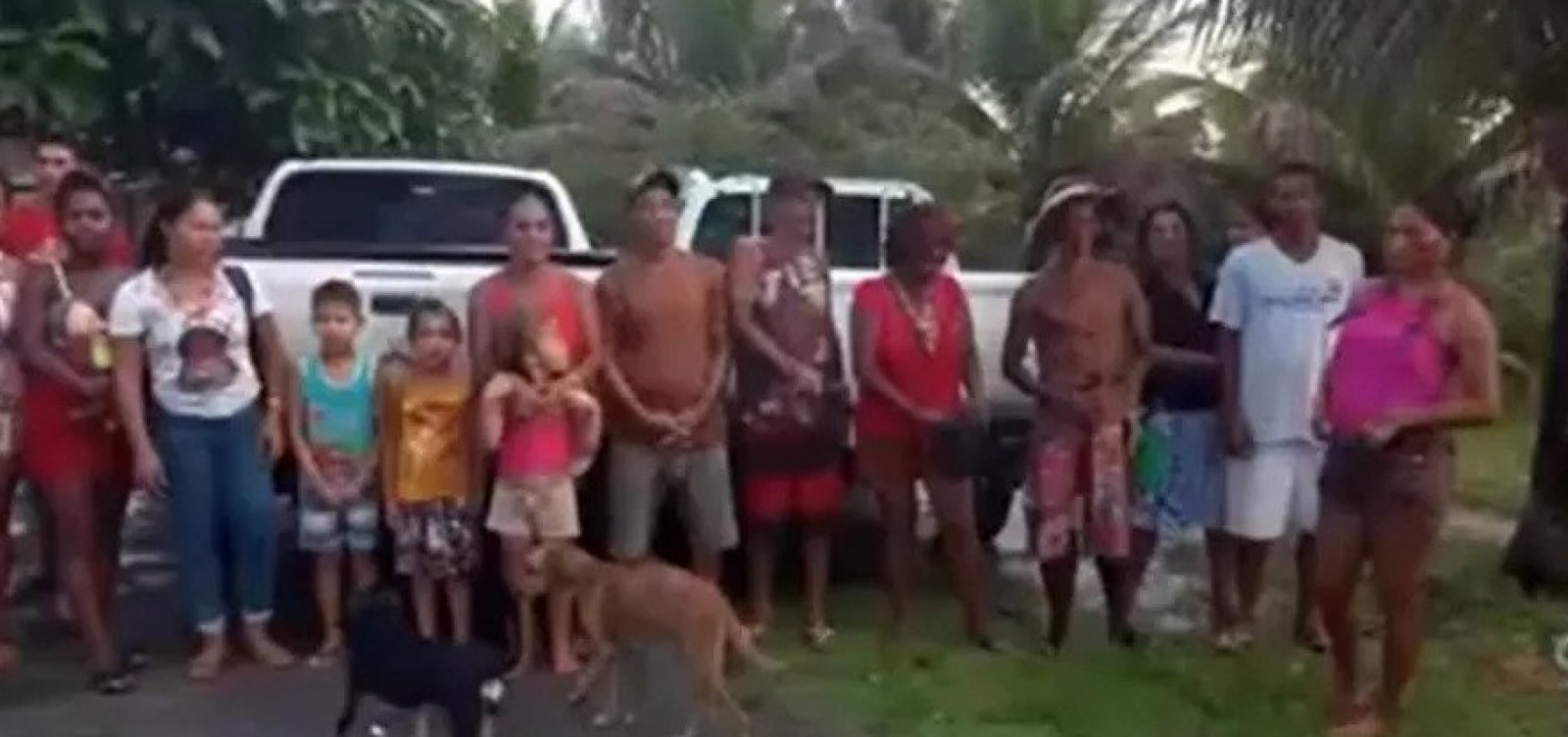 Indígenas apreendem carro de secretaria durante protesto em Ilhéus