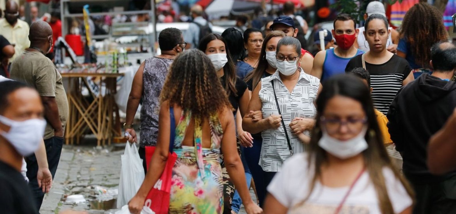 Brasil registra 245 óbitos em 24h e soma mais de 663 mil mortes por Covid