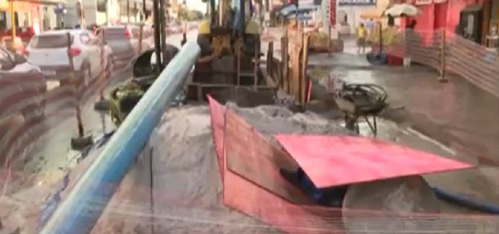 Trecho da Av. Caminho de Areia continua interditado; obra da Embasa não tem prazo para terminar