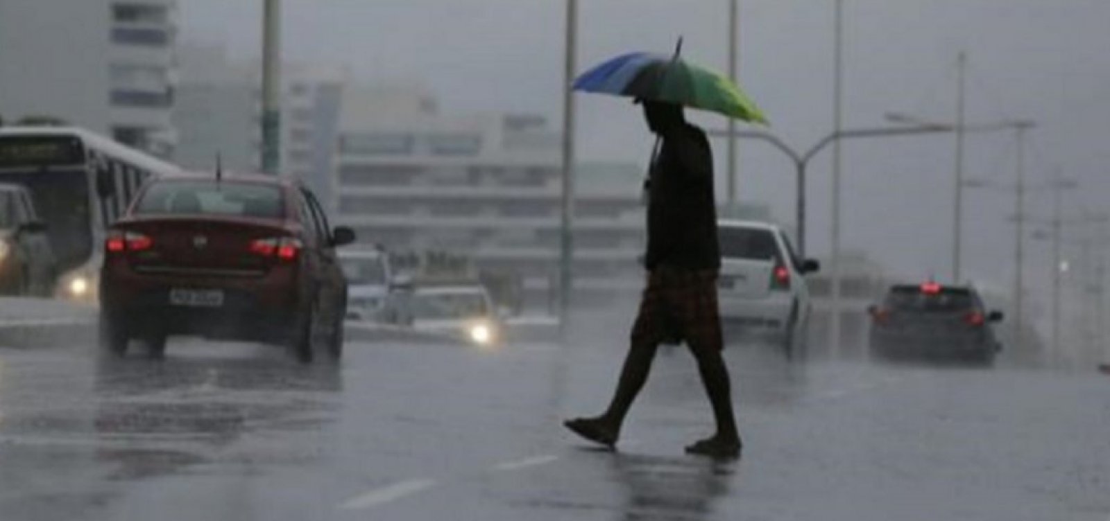 Mês de abril supera em quase 40% a média histórica de acumulado de chuva em Salvador 