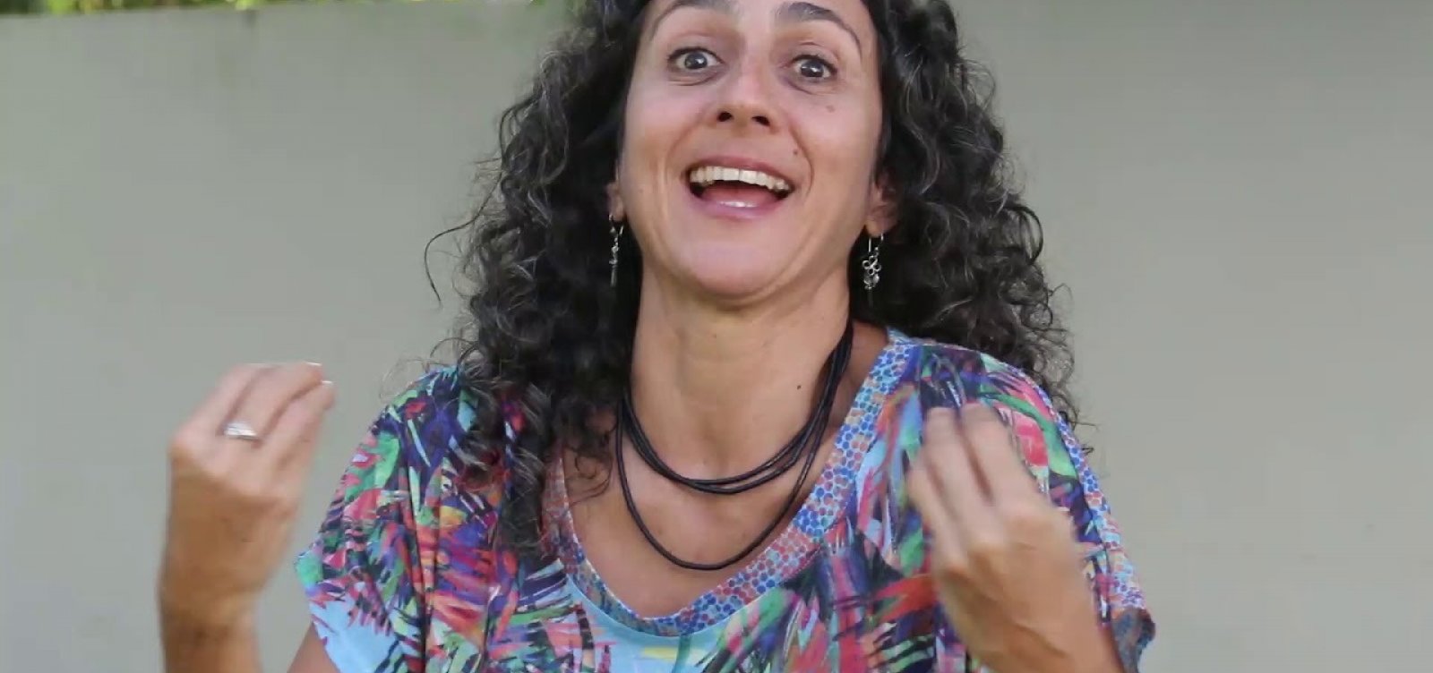 Atriz e comunicadora, Maria Menezes é convidada do 'Aí vêm elas' desta terça