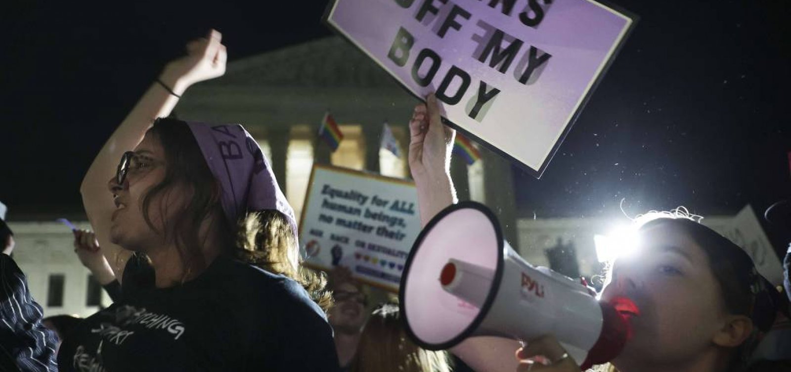 Vaza texto nos EUA com decisão para derrubar aborto; Suprema Corte diz que versão não é final