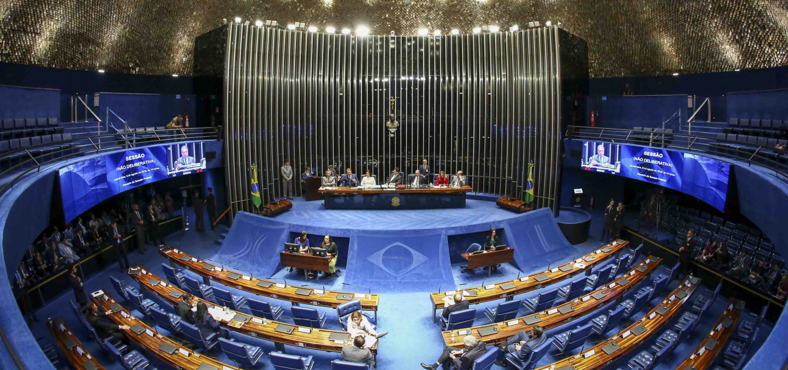 Senado aprova piso permanente de R$ 400 do Aux&iacute;lio Brasil