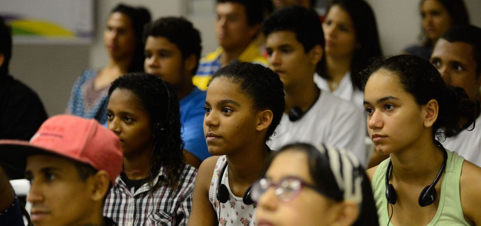 Jovens beneficiários do Auxílio Brasil vão ter prioridade em programa de qualificação e emprego