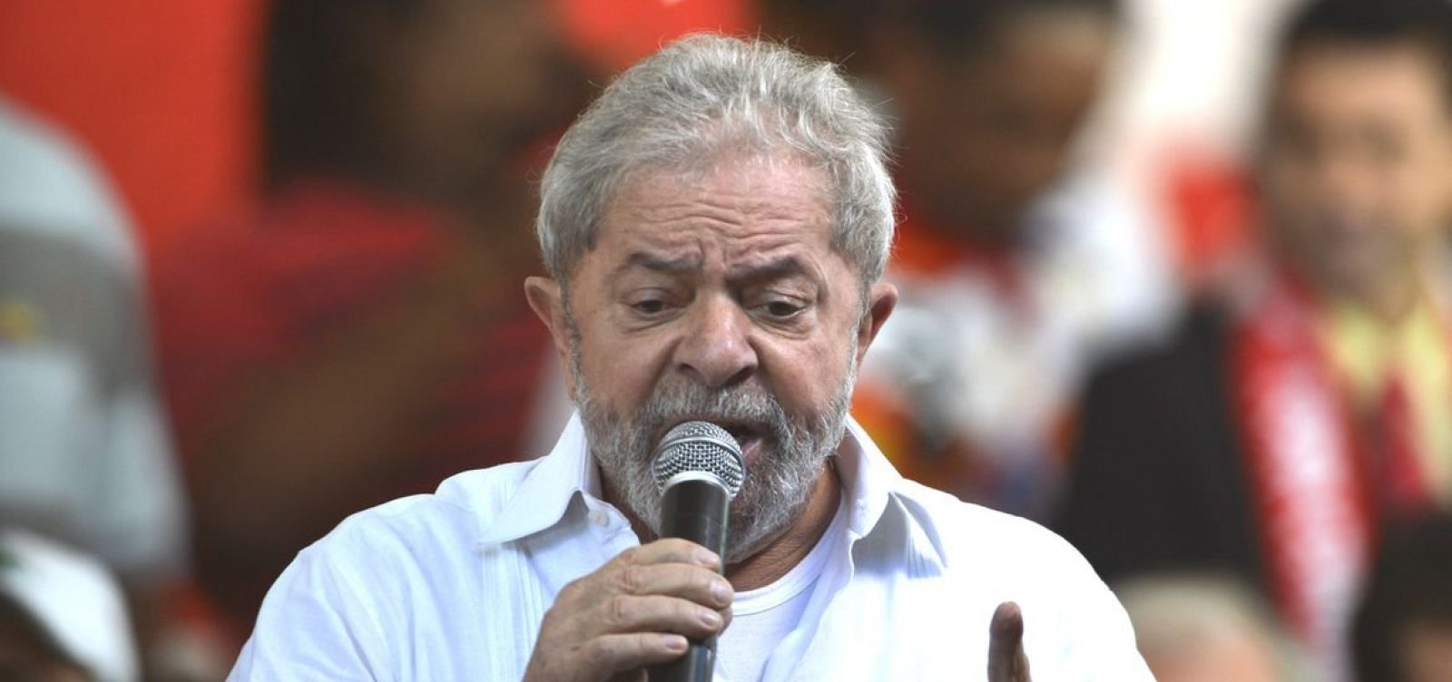 Carro de Lula escapa de cerco de bolsonaristas no interior de São Paulo; veja vídeo