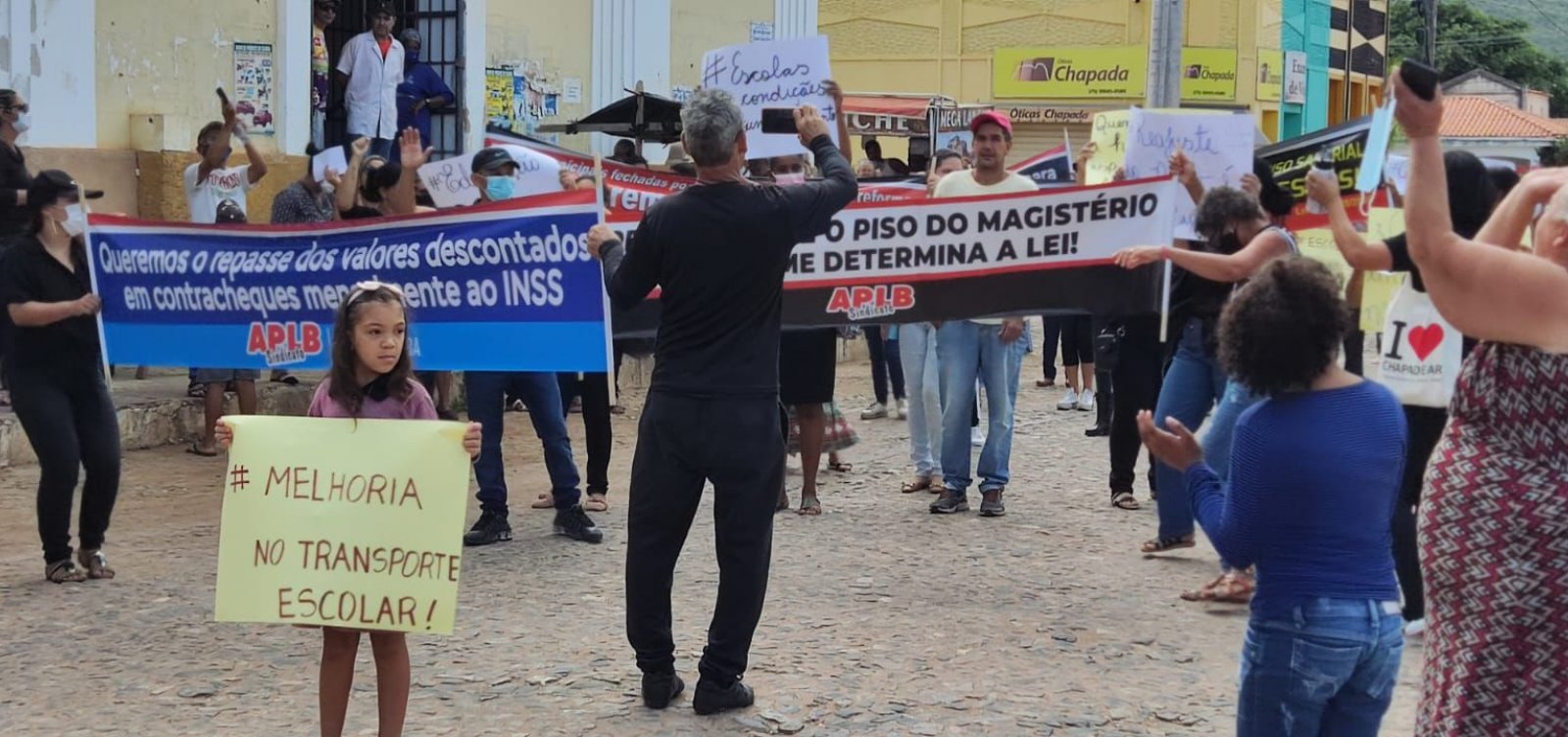 Professores de cidade na Chapada entram em greve por reajuste no piso salarial