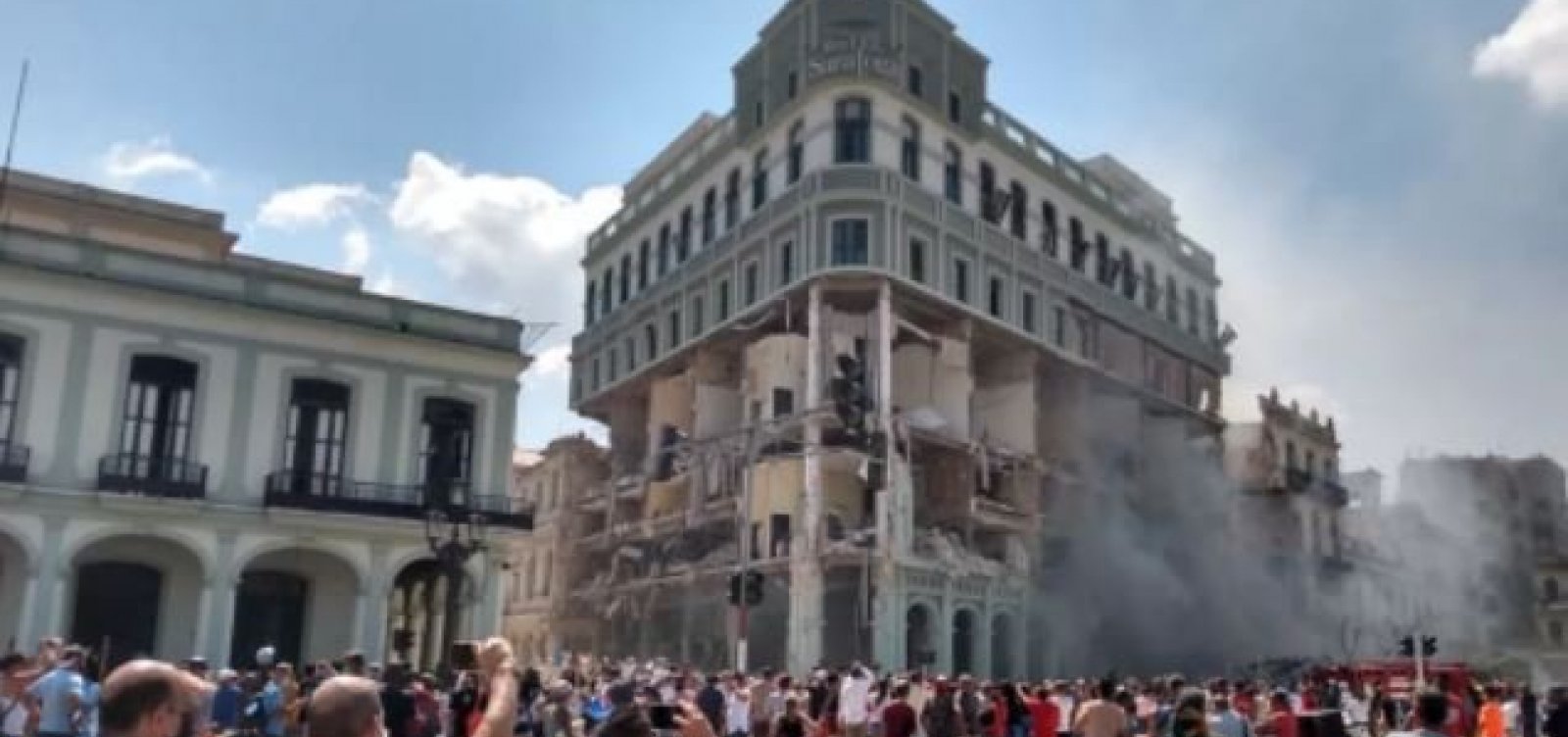 Explosão destrói hotel no centro de Havana, em Cuba 