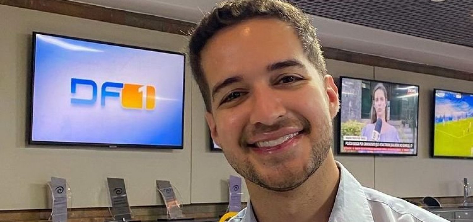 Três semanas após ser esfaqueado em assalto, jornalista Gabriel Luiz tem alta de hospital