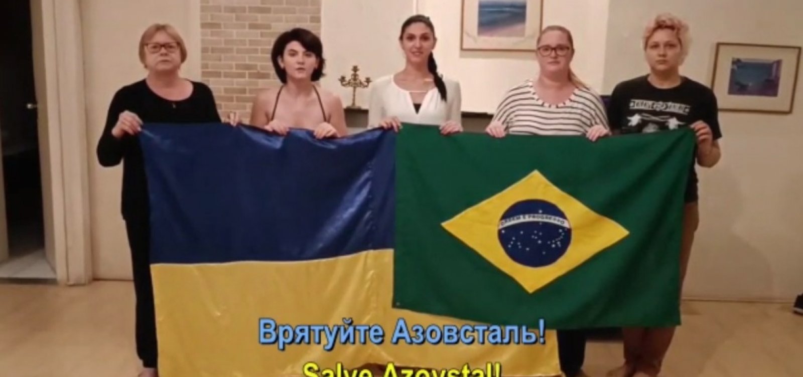 Ucranianas em Salvador gravam vídeo de apoio a Mariupol como parte de ação mundial
