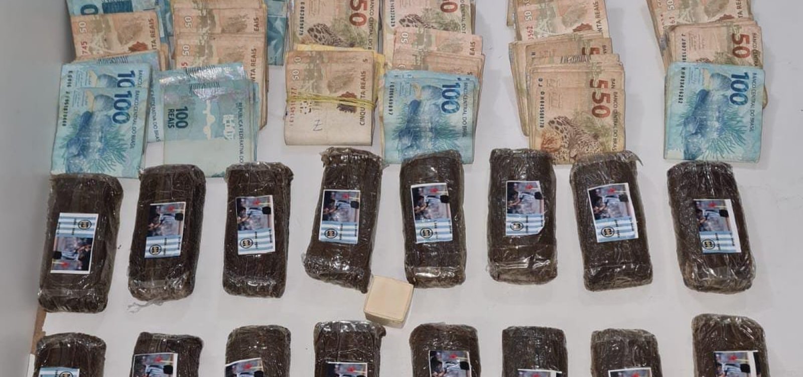 Traficante que vendia drogas para as classes média e alta é preso com R$ 33 mil