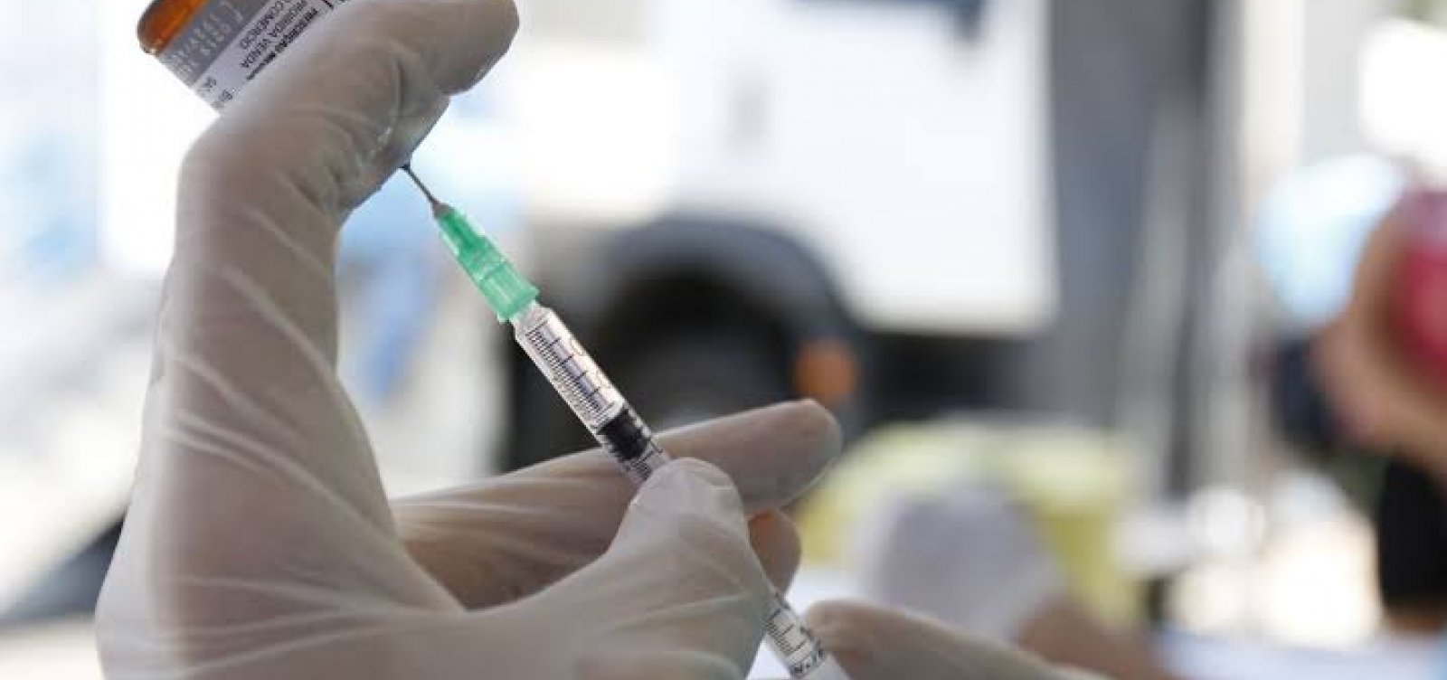Vacinação contra Covid é retomada na segunda-feira em Salvador