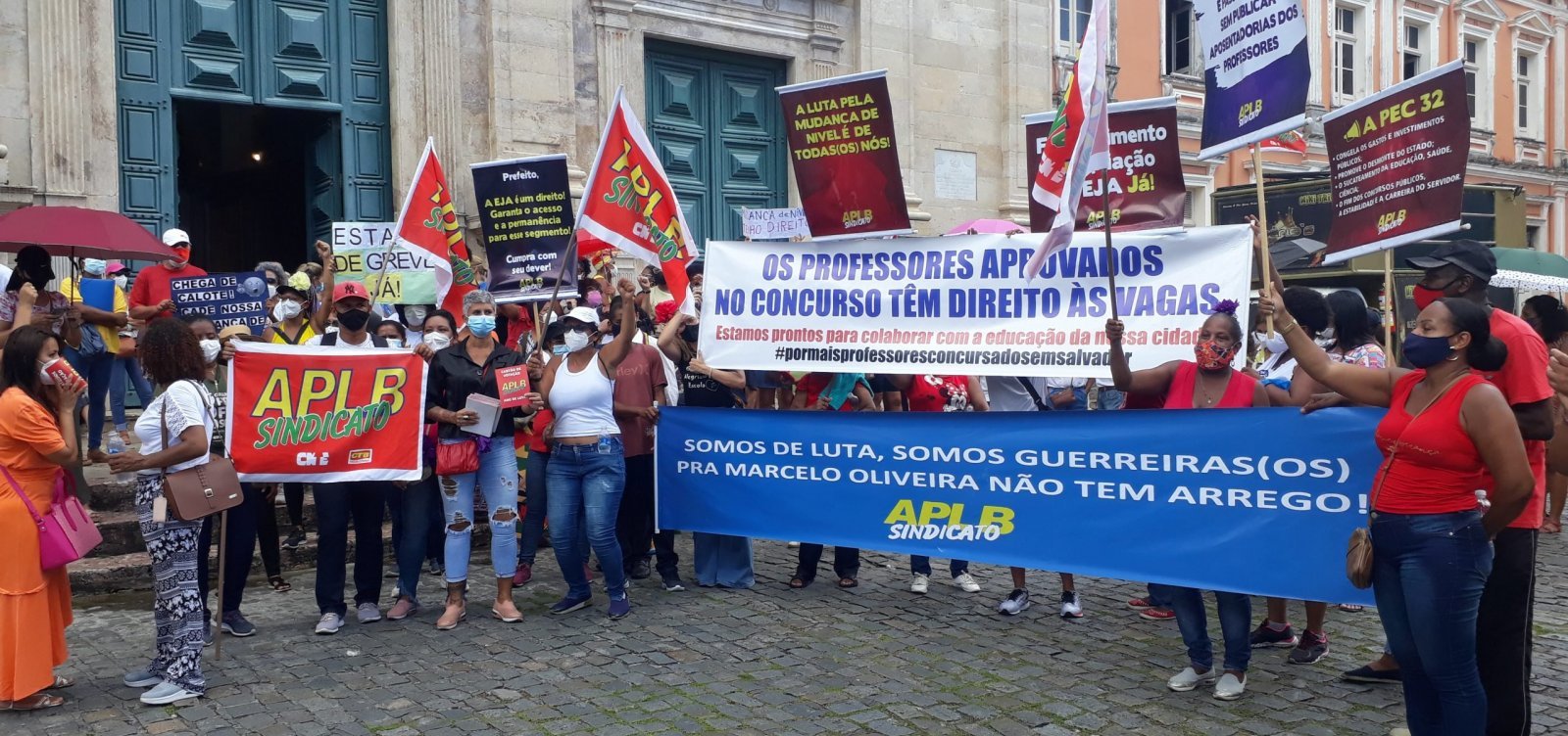 Após anúncio de greve, Prefeitura de Salvador ameaça descontar salário de professores