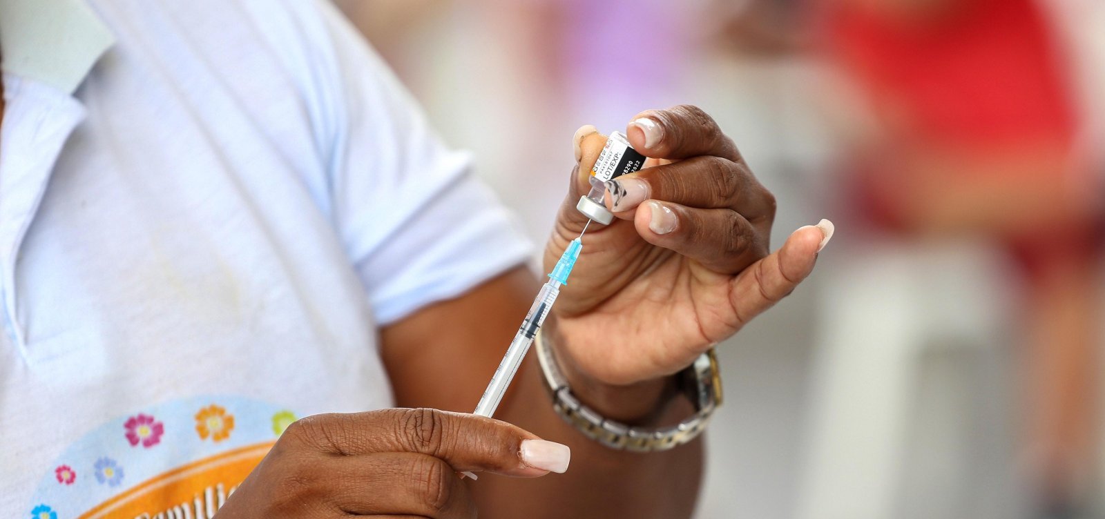 Postos de Salvador prosseguem com vacinação contra Covid-19 nesta segunda 