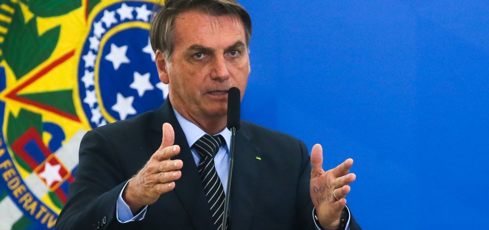 Bolsonaro diz não ter sido procurado sobre chuvas e critica governador do Pernambuco 