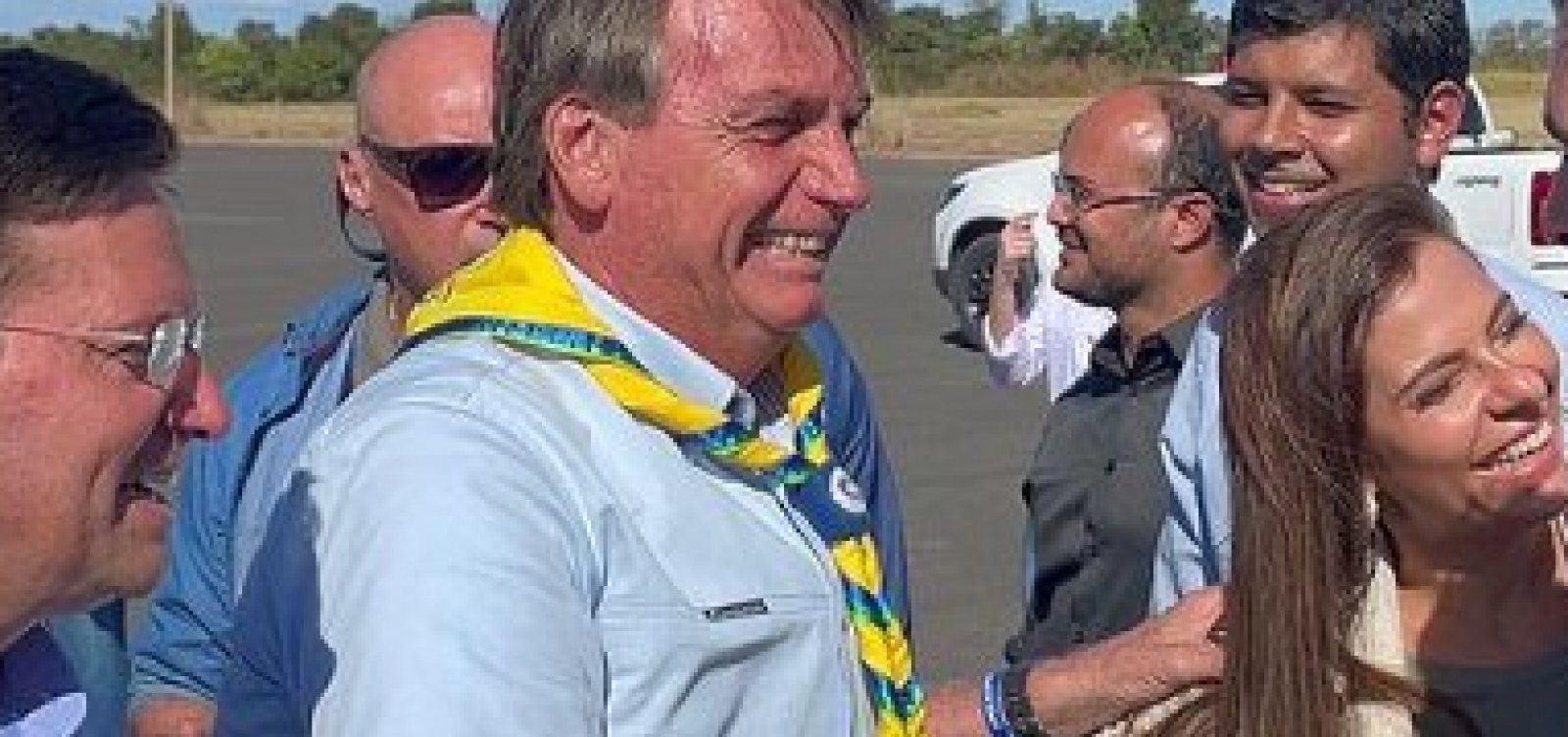 Bolsonaro desembarca na Bahia acompanhado de João Roma para feira de agronegócio