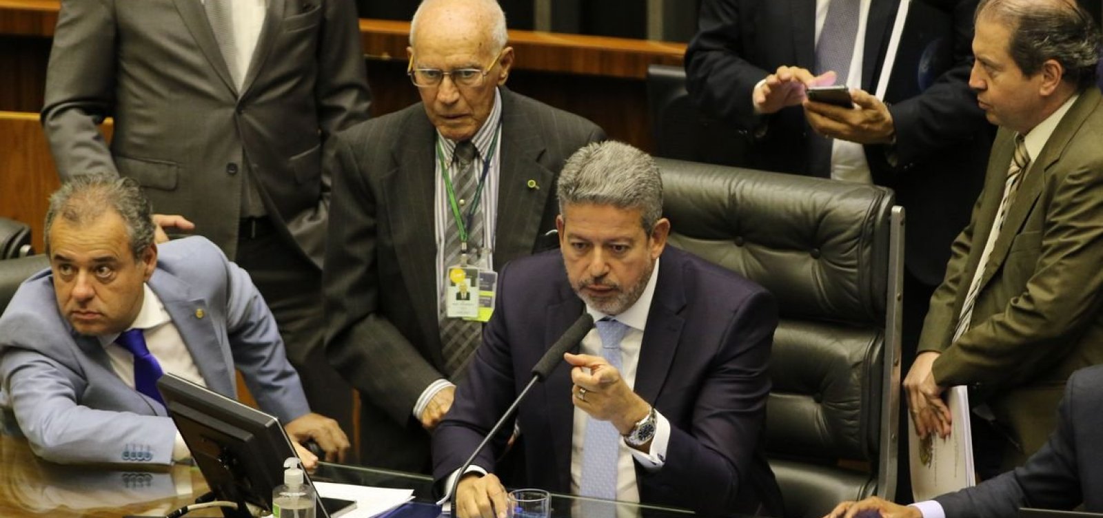 Após decisão de Nunes Marques, Arthur Lira determina que deputado reassuma mandato