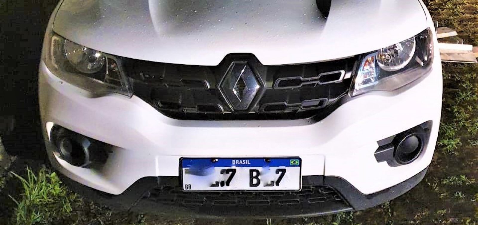 PRF prende dupla embriagada dirigindo carro roubado, com porte ilegal de armas e drogas na BR 101