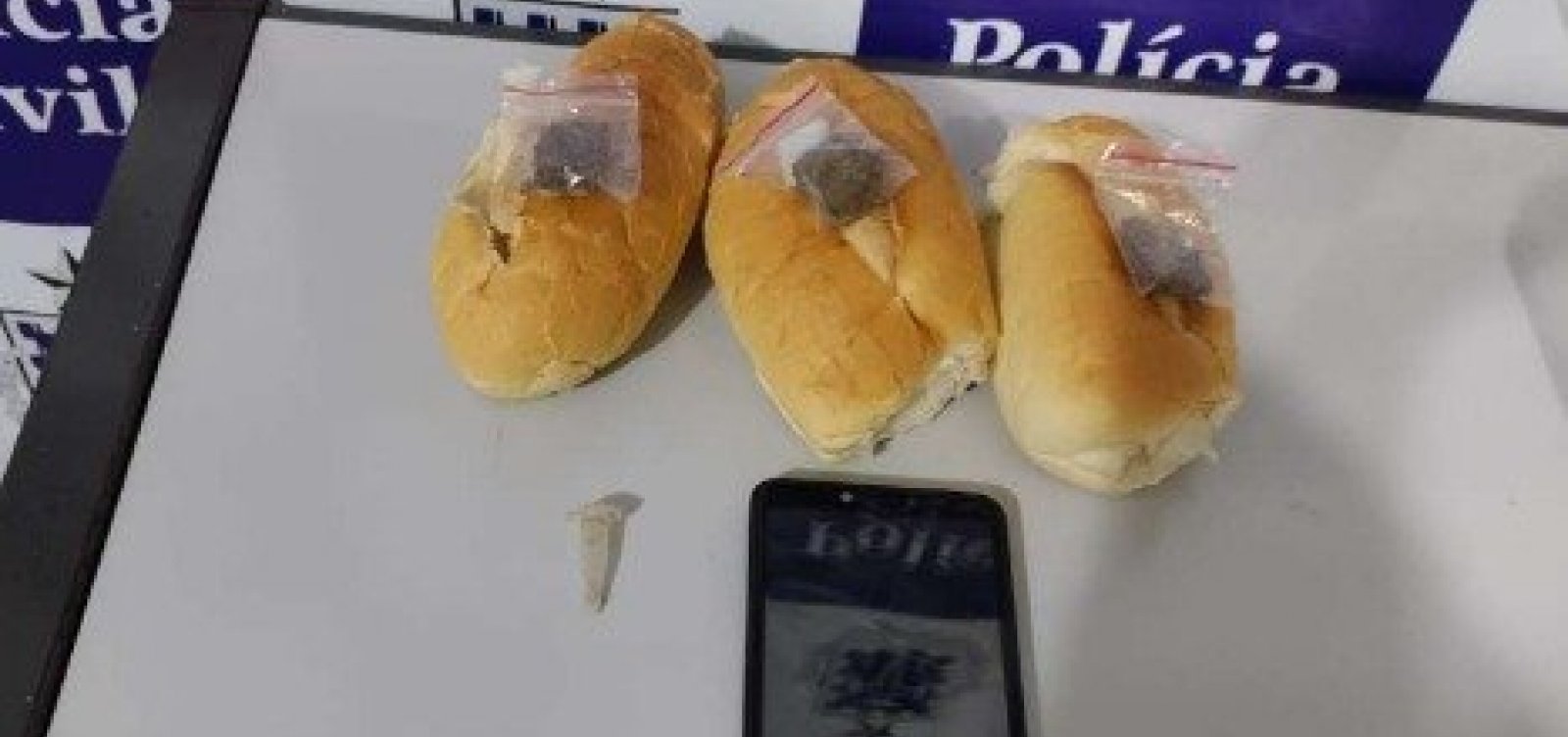 Polícia prende dupla que distribuía drogas dentro de pão no munícipio de Mairi