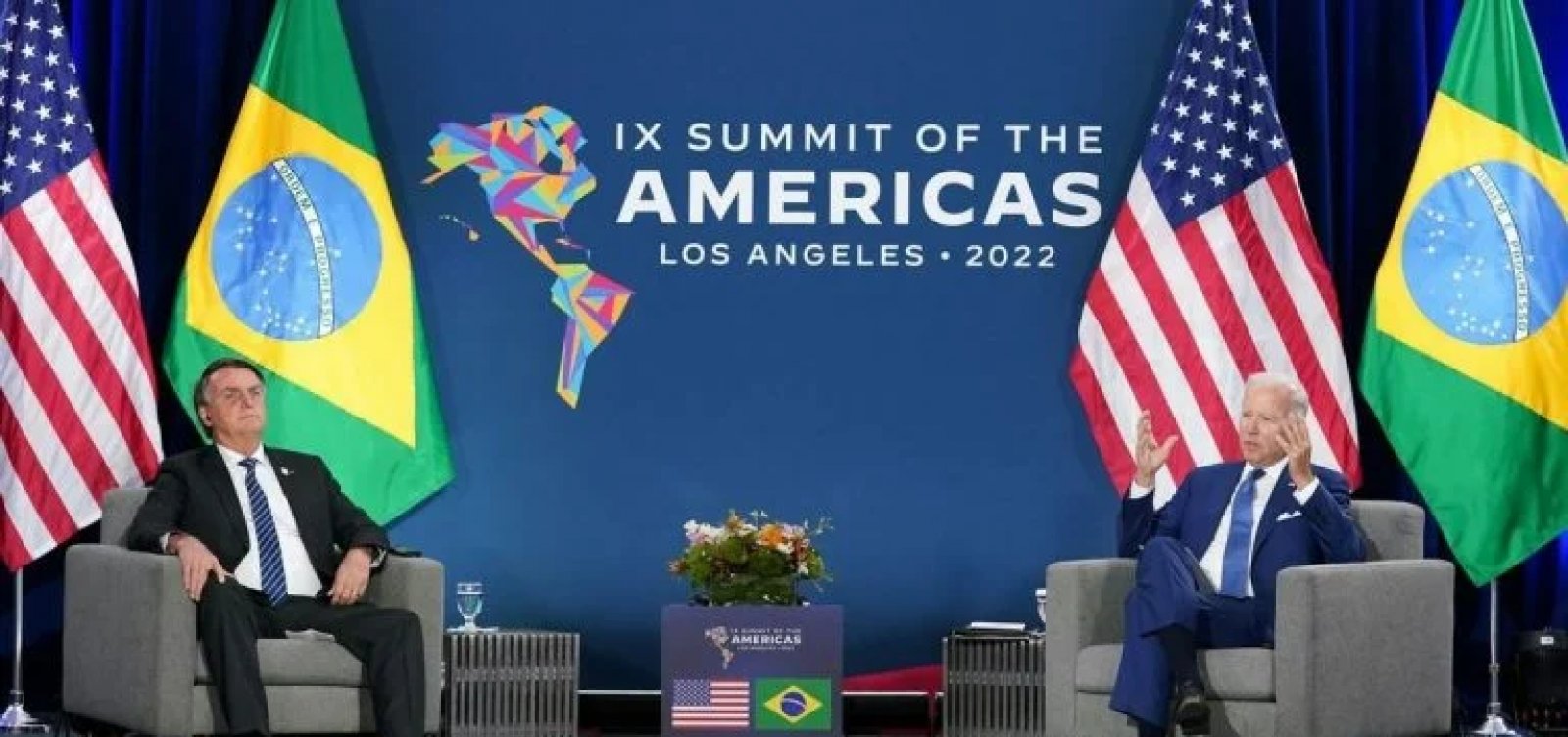 Na Cúpula das Américas, Bolsonaro diz a Biden que vai terminar governo de modo democrático