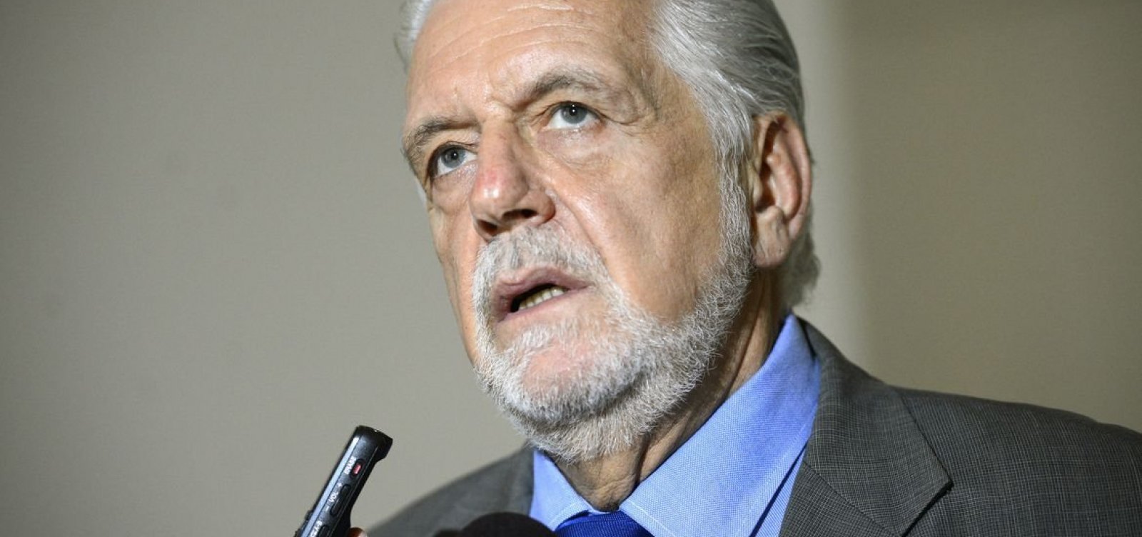 Wagner &eacute; &uacute;nico senador na Bahia a votar contra projeto que limita ICMS sobre combust&iacute;veis