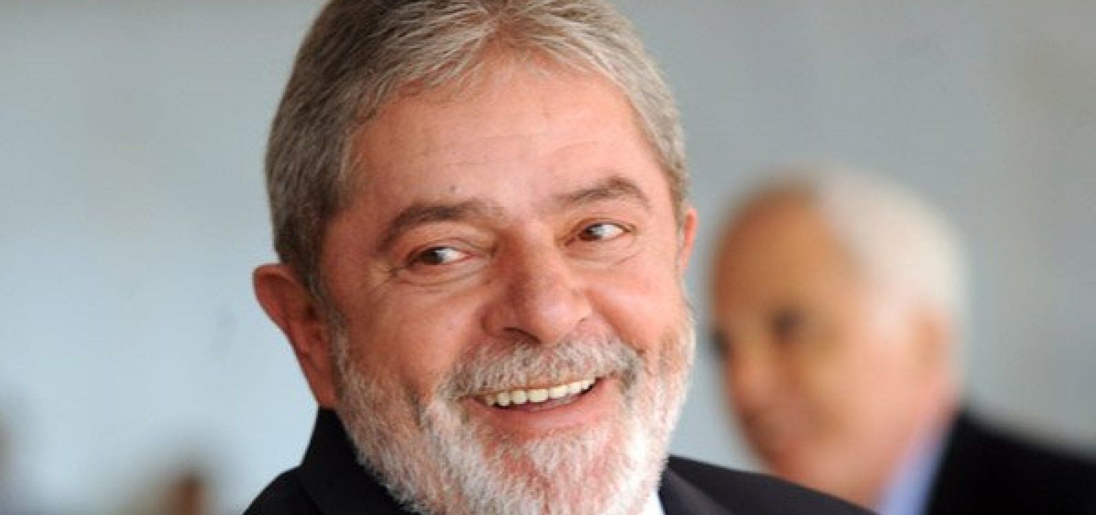Lula comemora exame negativo para Covid-19 e anuncia retorno de agenda política 