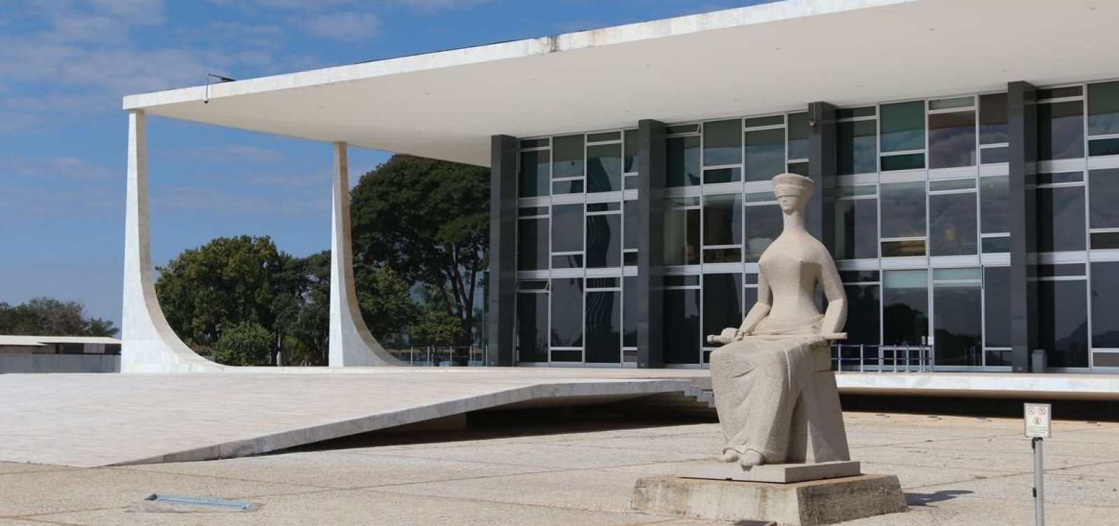 Governo Bolsonaro justifica ao STF decisão de pôr sigilo sobre visita de pastores: "Medida corriqueira” 