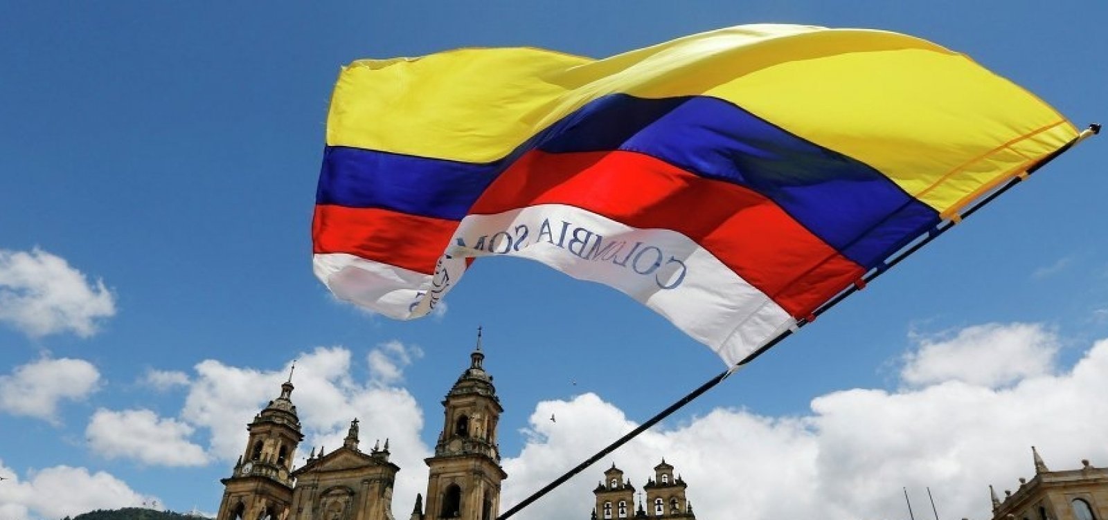 Colombianos v&atilde;o eleger novo presidente no domingo
