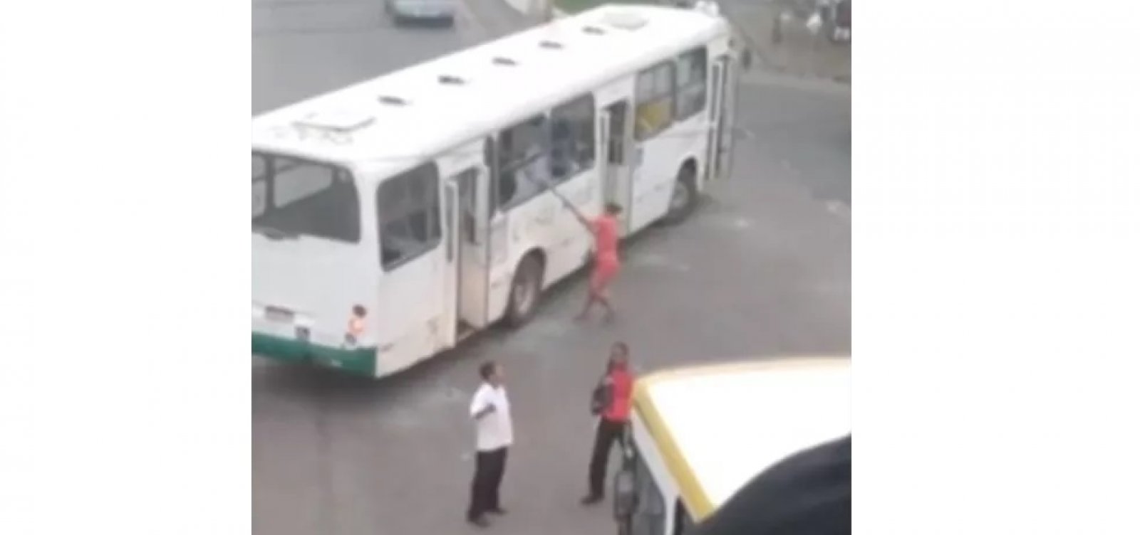 Ônibus são vandalizados em Salvador e RMS 