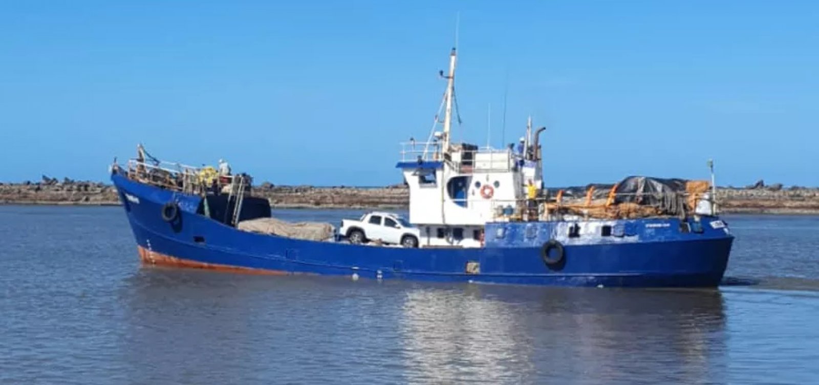 Embarcação de carga naufraga a caminho de Fernando Noronha e deixa desaparecidos