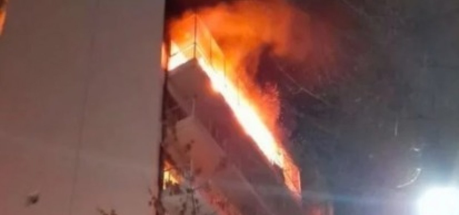 Incêndio em prédio mata cinco e deixa 35 feridos na Argentina