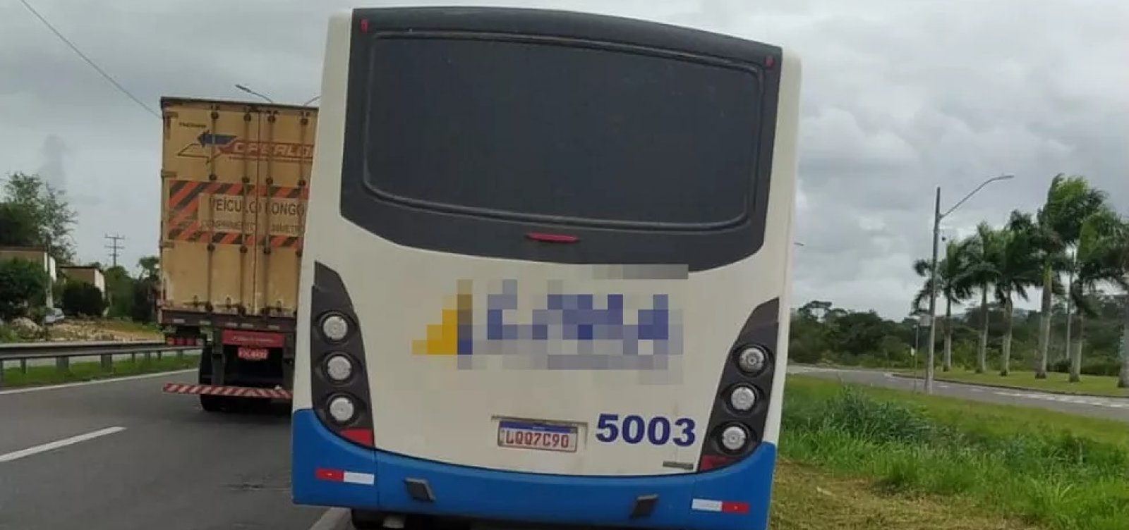 Com capacidade para 40 passageiros, ônibus parado pela PRF transportava mais de 100 pessoas na Bahia