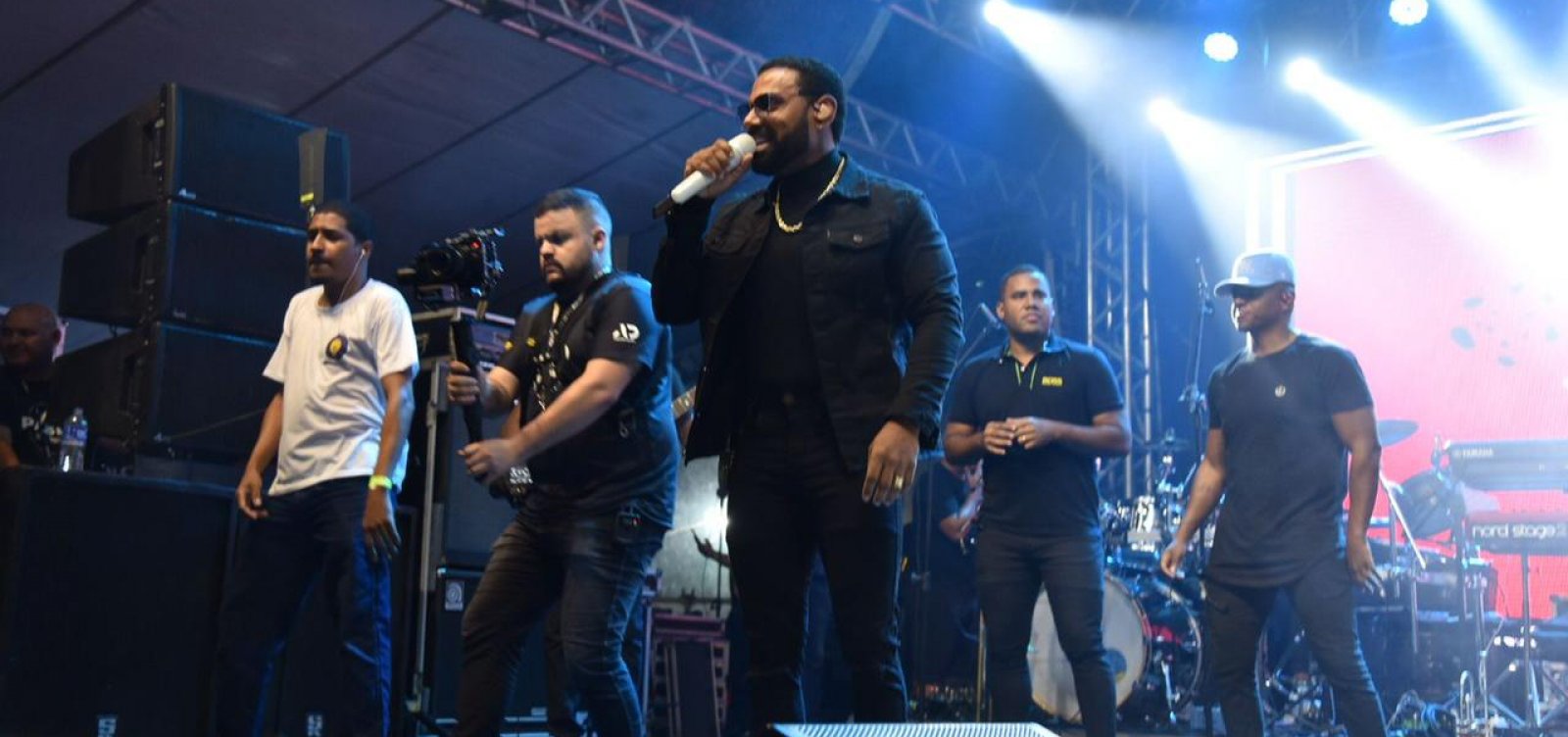 Público solta a voz ao som de Pablo durante show em Paripe