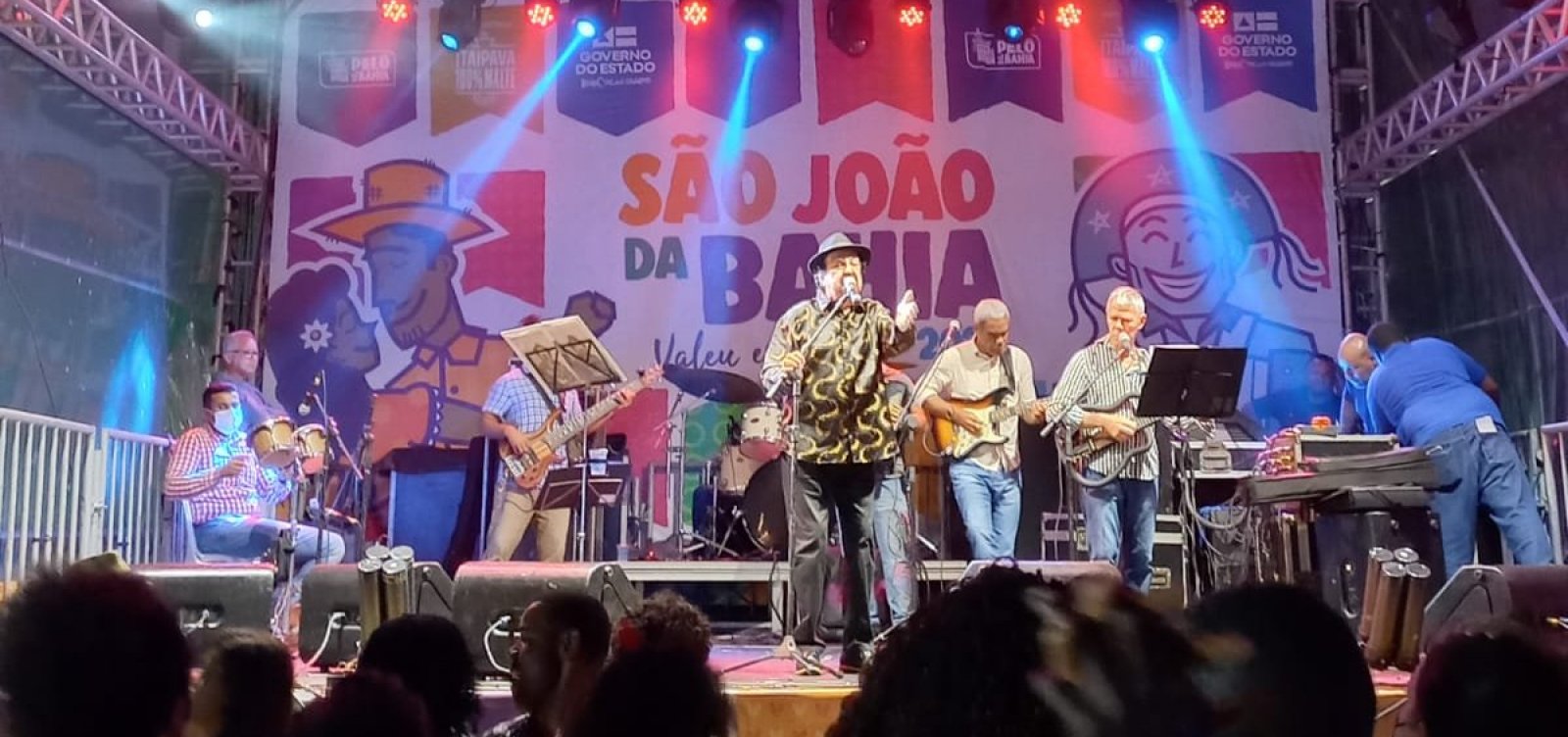 Paulinho Boca anima público em último dia de festejos juninos no Pelourinho 