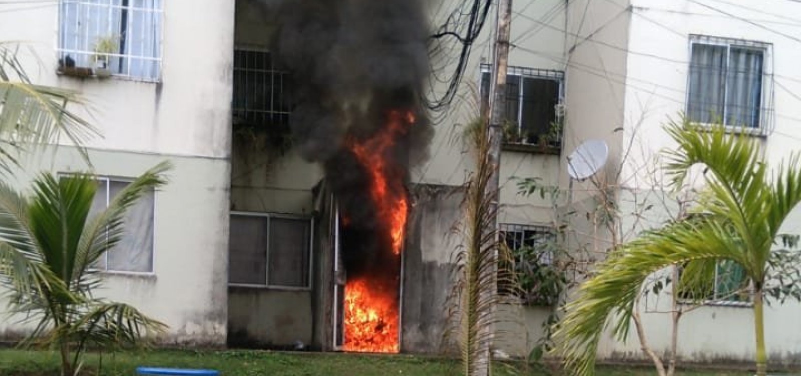 Incêndio em quadro de energia assusta moradores do Bosque das Bromélias 