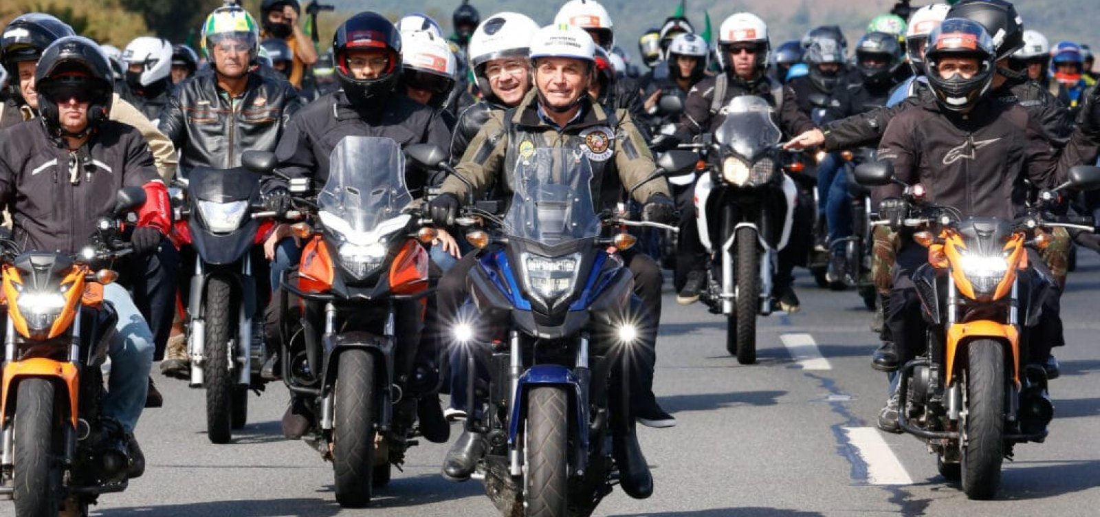 Após choque com PT, Bolsonaro muda local da motociata do Dique para o Farol da Barra
