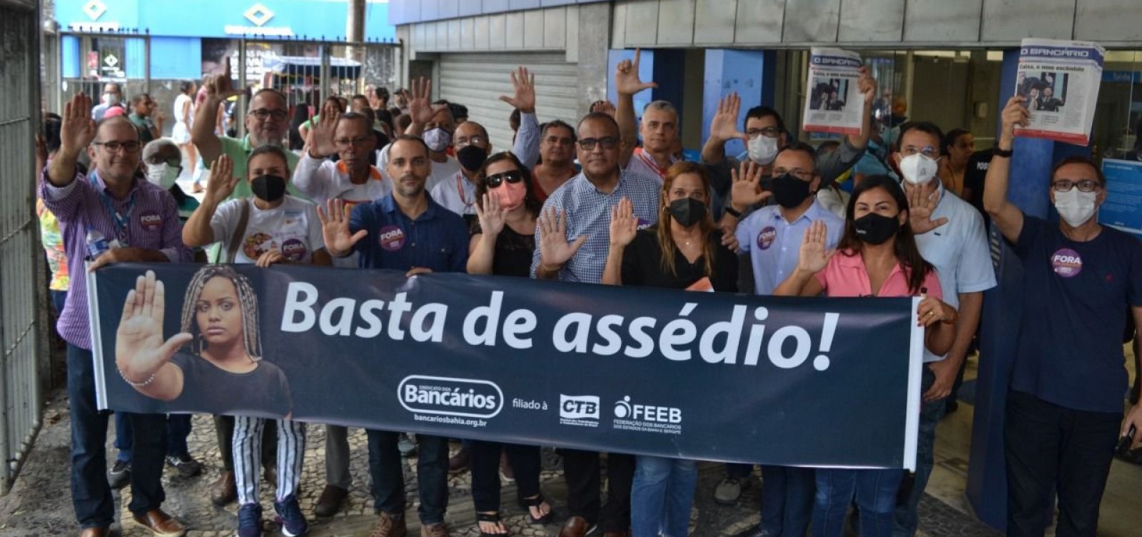 Funcionários da Caixa em Salvador realizam ato após denúncias de assédio sexual 