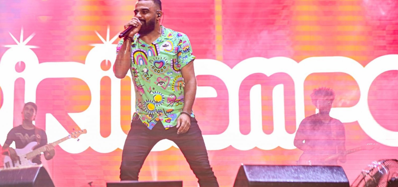 Primeiro dia de segundo fim de semana de shows espera 100 mil pessoas no Parque de Exposições