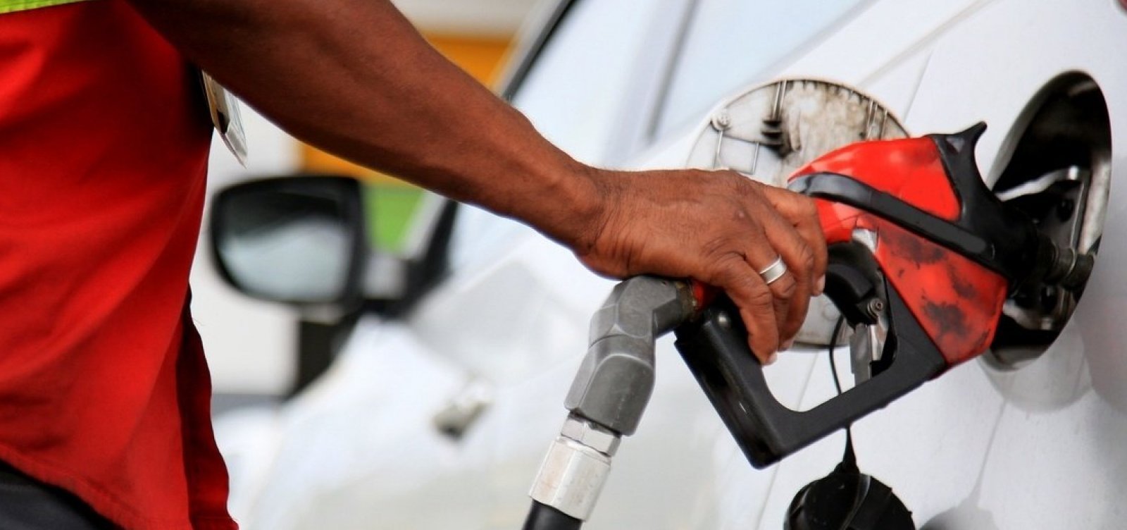Preço médio da gasolina tem queda de R$ 0,60 em Salvador, após redução de tributos federais