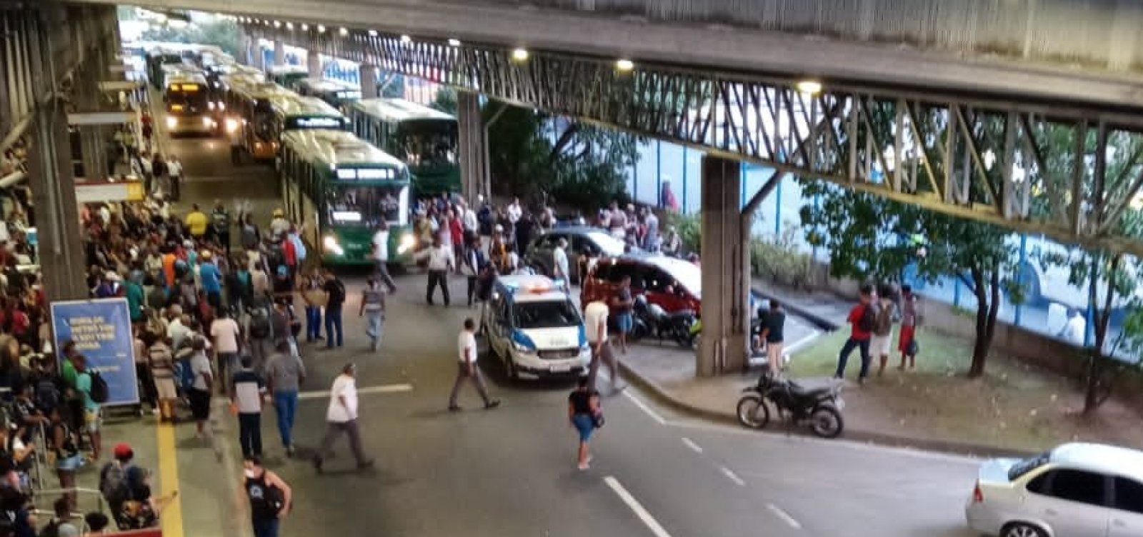  Tiroteio na estação Pirajá deixa oito feridos; um em estado grave