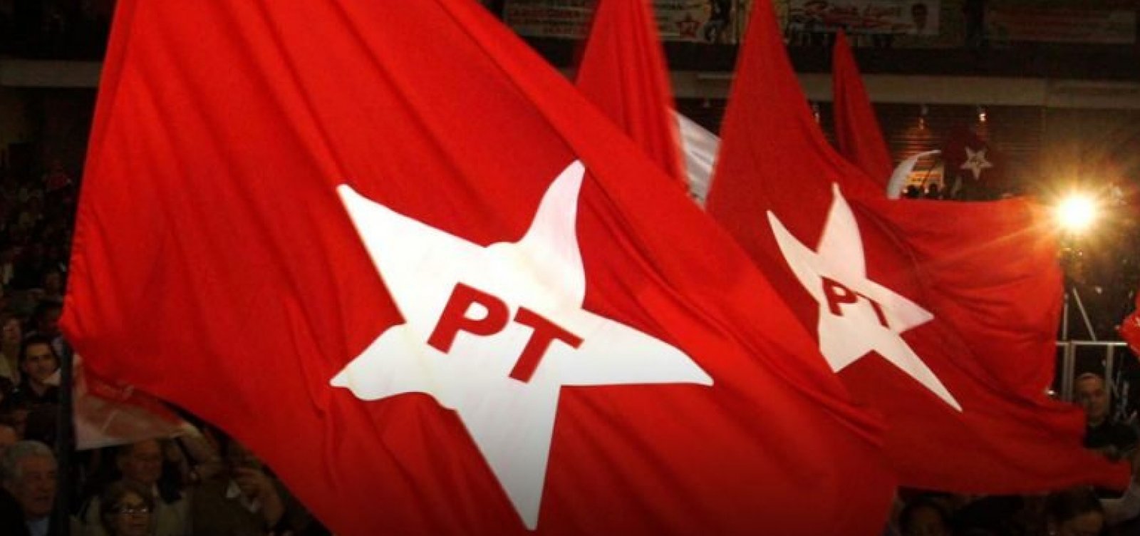 PT de Pernambuco expulsa 11 militantes por discordarem de aliança com o PSB