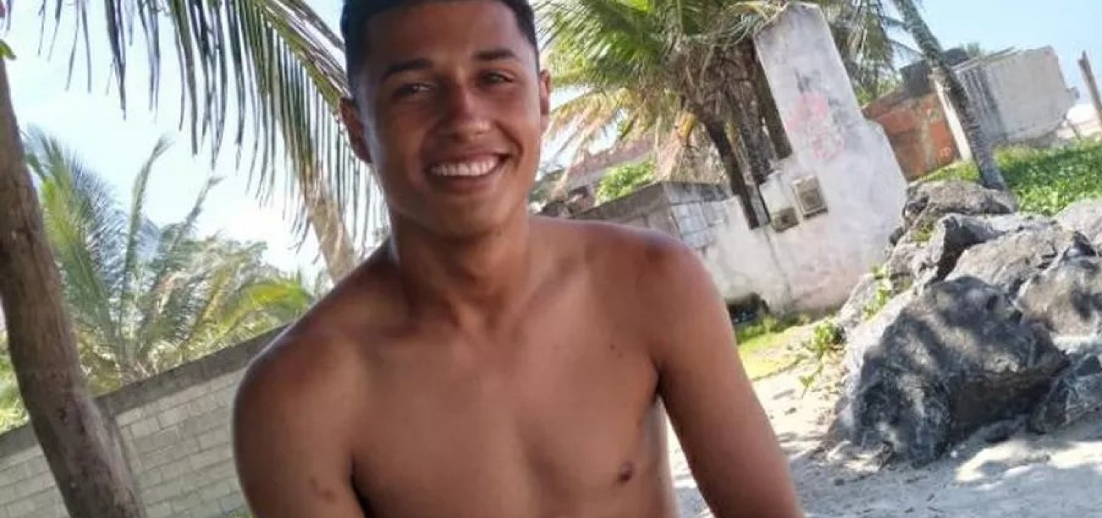 Jovem indígena é morto a tiros e tem corpo carbonizado após acampamento ser invadido no sul da Bahia 
