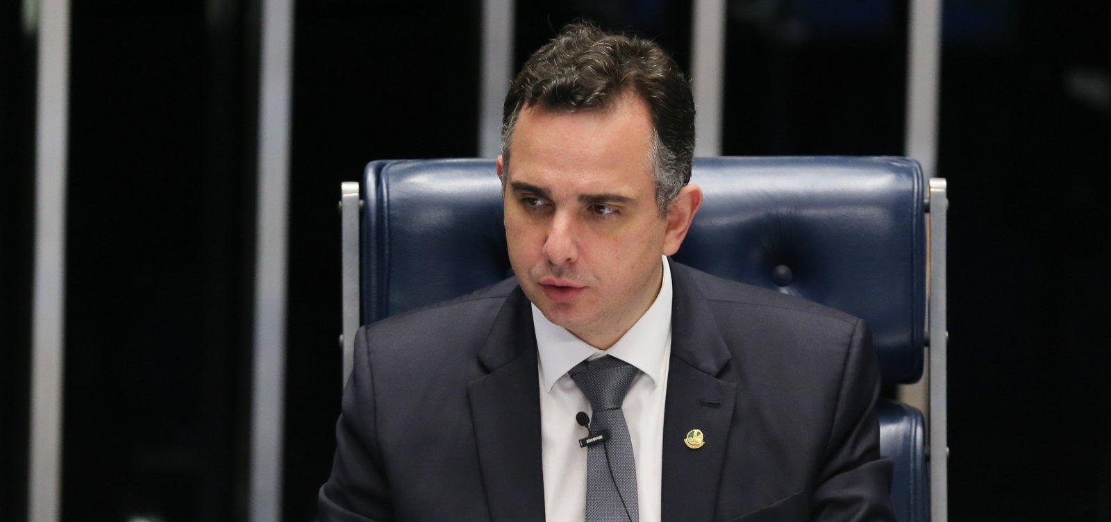 Presidente do Senado cobra tanto Bolsonaro quanto Lula por repúdio à violência