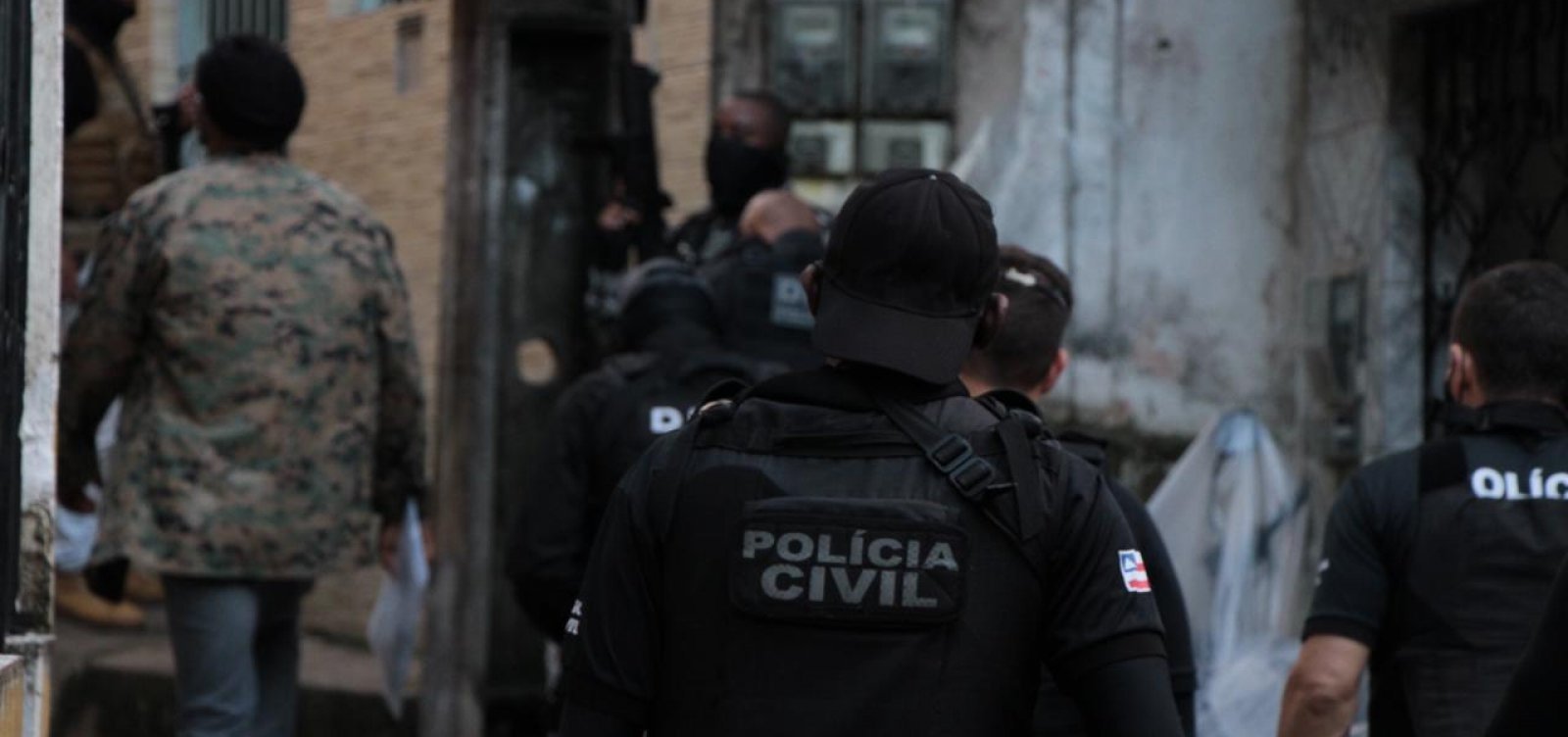 Polícia Civil realiza mega operação e prende três pessoas no bairro do Arenoso