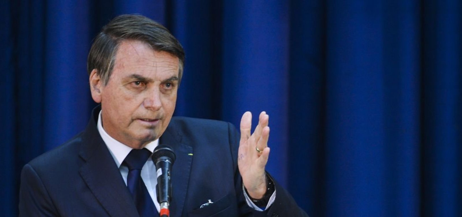 Campanha quer "Bolsonaro light" na convenção que confirmará candidatura