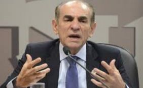 Castro volta ao Ministério da Saúde após ser exonerado para votar em Picciani